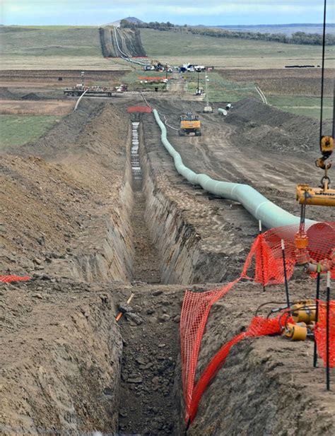 Feds leave future of Dakota Access pipeline’s controversial river crossing unclear in draft review